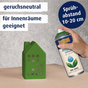 Belton Free AQUAcolours Buntlack Spray RAL 6002 Laubgrün matt, mit lackiertem Deko-Haus.