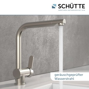 Schütte Spültischarmatur Rio in Edelstahloptik mit laufendem Wasser.