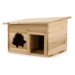 Winterfestes Igelhaus aus Holz, 32x26 cm, mit Igel-Silhouette und Eingang.