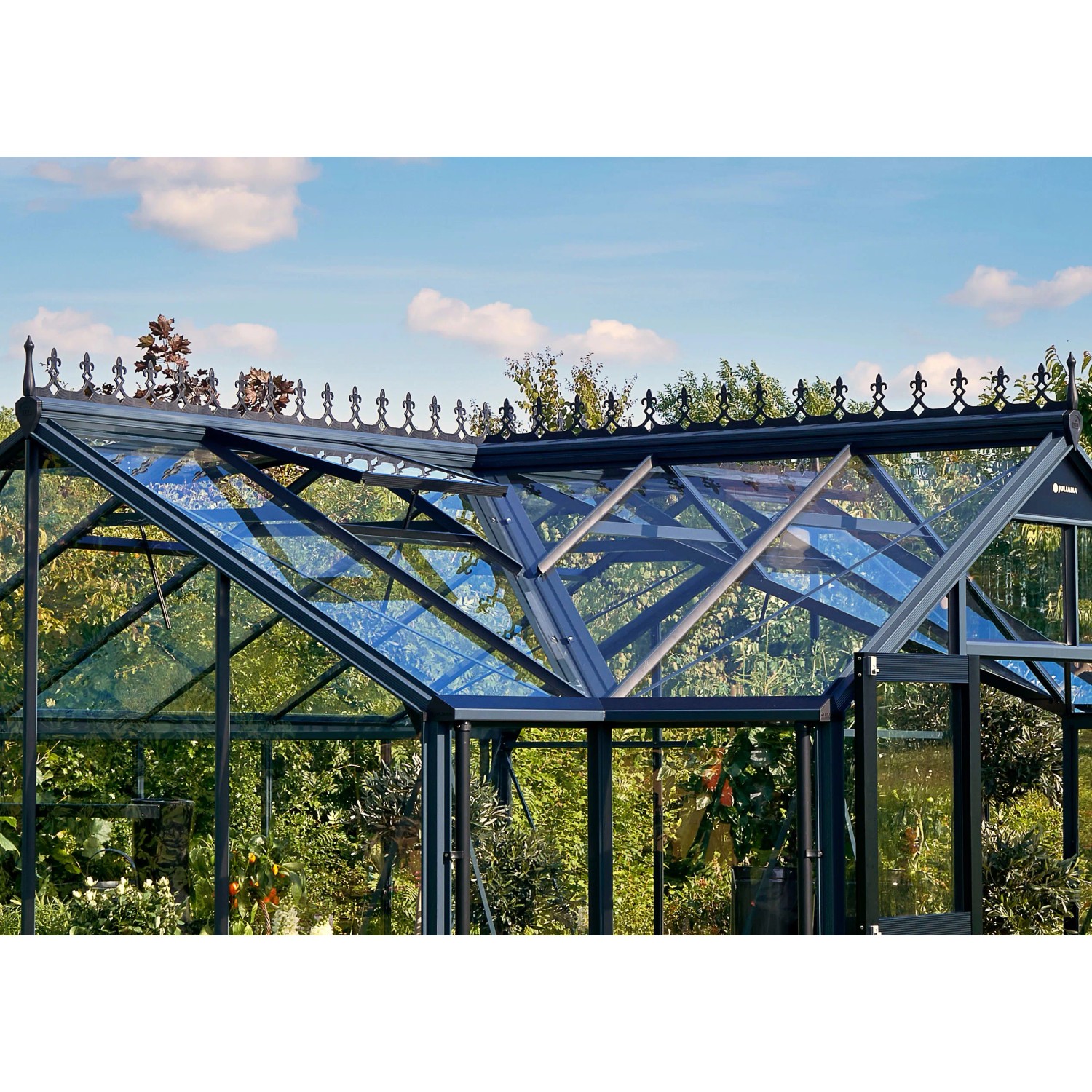 Schwarze Dachfirstverzierung auf einem Juliana Gewächshaus Orangerie 15,1 m².