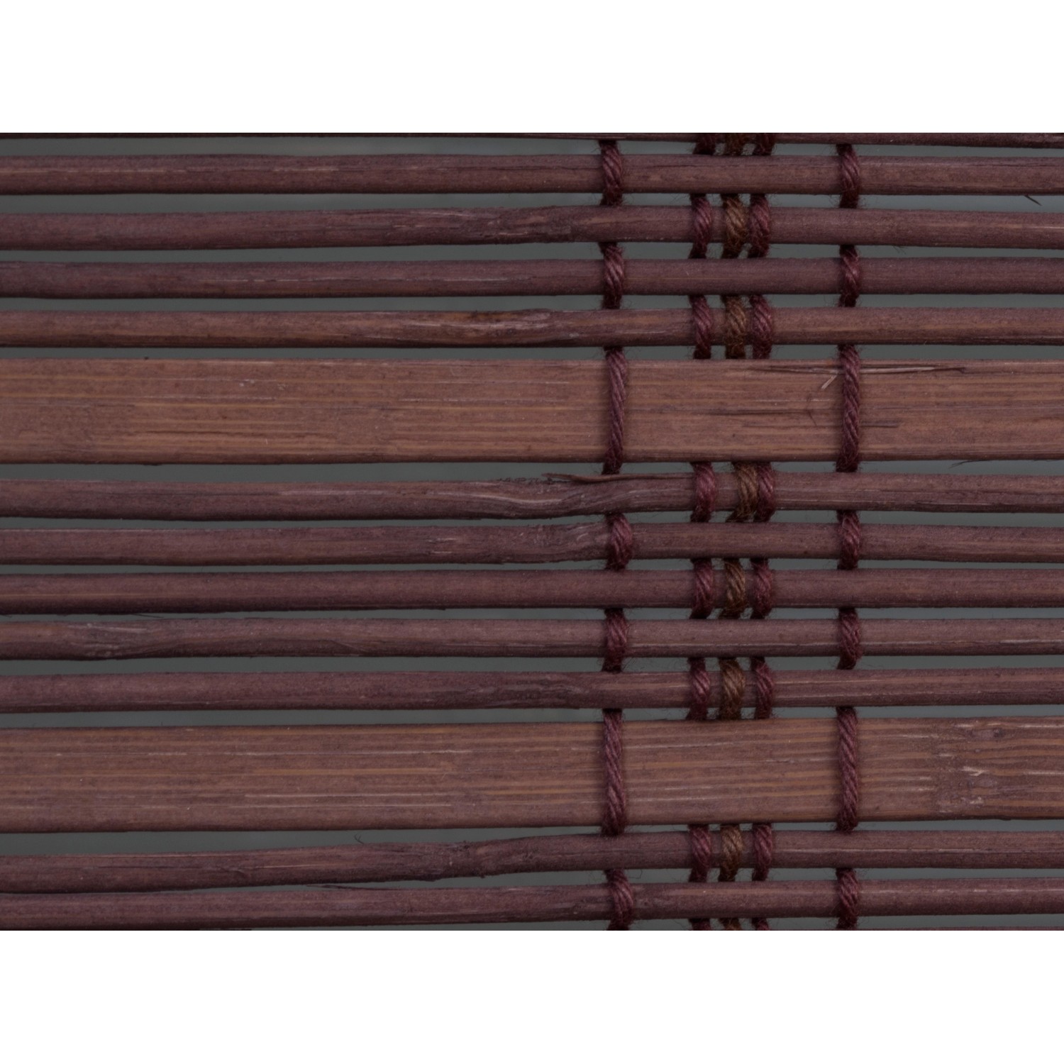 Detailansicht: OBI Bambus-Raffrollo Mataro in Teak, natürlicher Sicht- und Sonnenschutz.