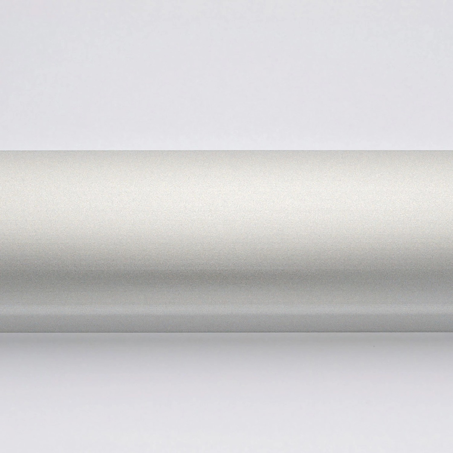 Detailaufnahme: Silbermatte Profil einer Breuer Fara Eckdusche mit Klarglas.