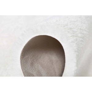 Detailaufnahme: Weißes, rundes Sitzkissen aus Kunstfell (Lambskin), 40x40 cm.