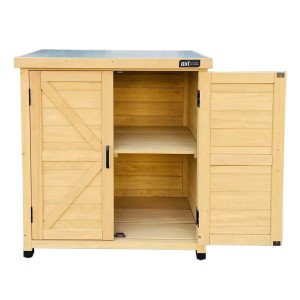Brauner Axi Gartenschrank Felix aus Holz mit zwei Einlegeböden und geöffneten Türen.
