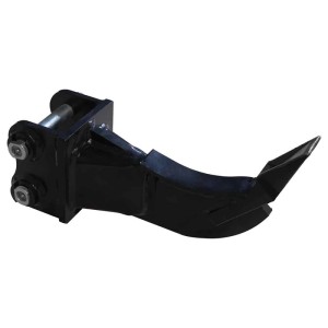 Schwarzer Zipper Reisszahn für Minibagger ZI-MBGS850D. Robustes Anbauteil für harte Böden und Erdarbeiten.