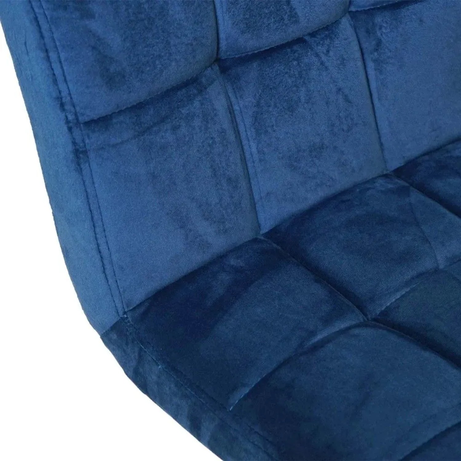 Detailaufnahme: Petrol-blauer Barhocker mit Samtbezug und Ziernähten.
