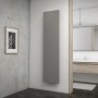 Schulte Design-Heizkörper New York, Reflex Grau, mit Mittenanschluss im modernen Bad.