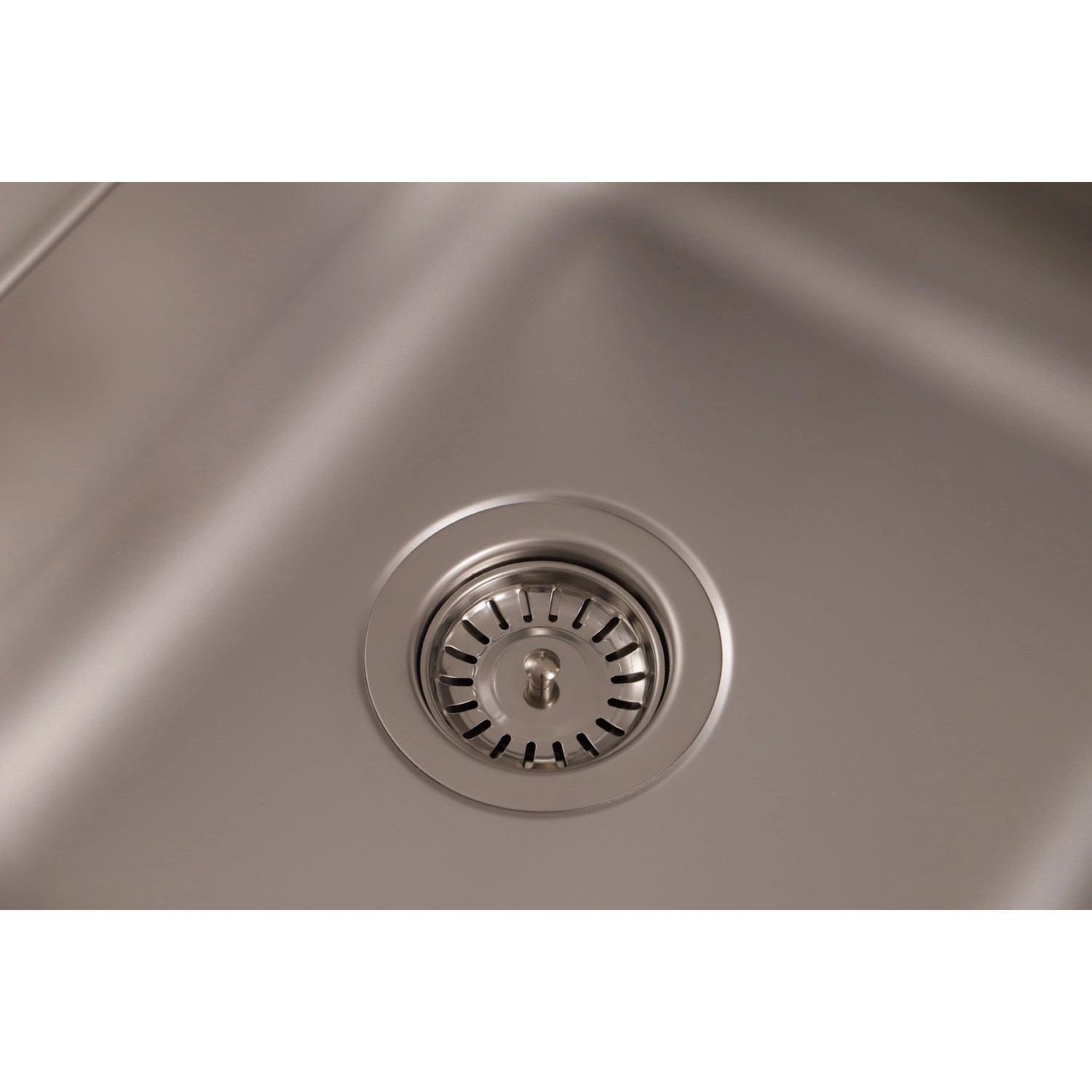 Detailaufnahme Edelstahlspüle Riverside von Respekta, Spülbecken mit Siebkorb.