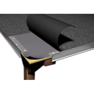 Alufarbenes Ortblech ohne Wasserfalz (250x2000mm) am Dachrand mit Abdichtung.