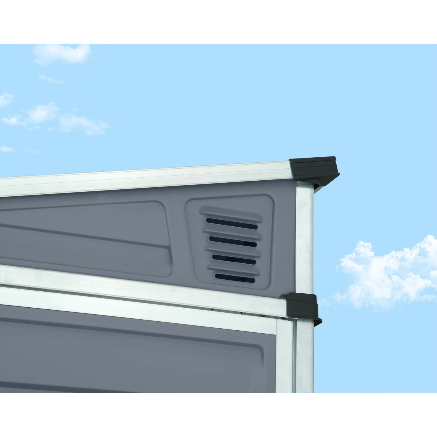 Detailansicht: Graues Palram Canopia Gerätehaus Skylight mit Lüftung und Aluminiumrahmen.