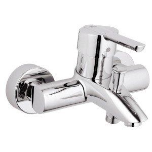 Glänzende Grohe Feel Einhebel-Wannenarmatur in Chrom für das Badezimmer.