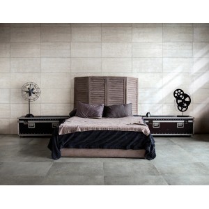 Anthrazitfarbene Feinsteinzeug Bodenfliese Dock decor 80x40 cm im modernen Schlafzimmer mit Zement-Optik.