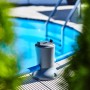 Summer Fun Solar-Pool-Kartuschenfilteranlage am Pool, graue Pumpe mit blauen Schläuchen.