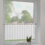 Weiße Sehlbach Bistrogardine mit Stangendurchzug und Borte, 135x45 cm, am Fenster.