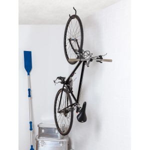 LUX Fahrradhaken (18 kg) mit aufgehängtem Fahrrad zur platzsparenden Wandmontage.