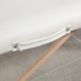 Cremeweißer Tragegriff an der klappbaren Massageliege aus PVC und Holz.