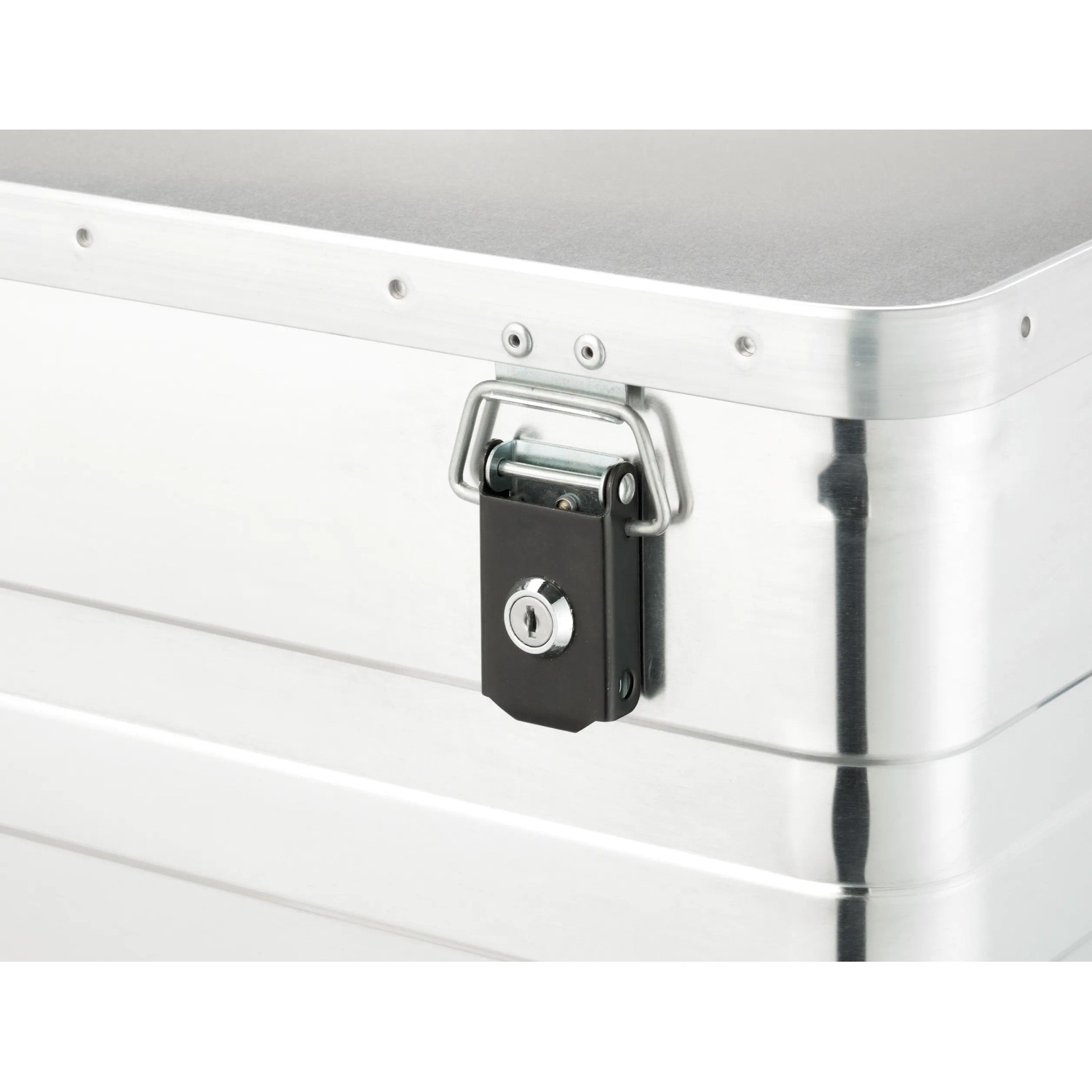 Detailaufnahme: LUX Aluminiumbox 47 l mit schwarzem Schloss. Werkzeugkoffer aus Aluminium.