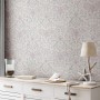 Graue Marburg Vliestapete im Landhausstil mit floralem Muster für Wohnräume.