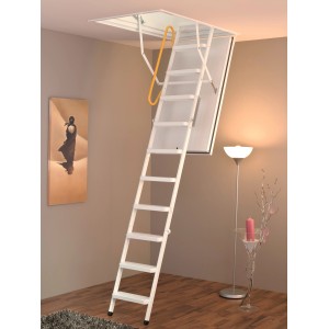 Geöffnete, 3-teilige Minka Bodentreppe Typ 12 Solid mit Zarge und Lukenkasten im Raum.