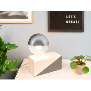 CREATE! by OBI DIY Tischleuchte Groß mit silber verspiegelter Glühbirne und Holzsockel.