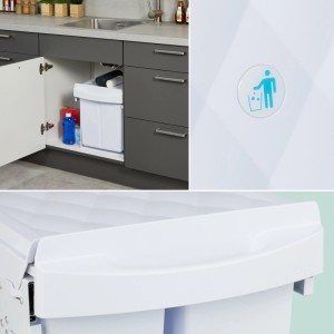 Weißer ausziehbarer Einbaumülleimer mit 4 Fächern im Küchenschrank. Mülltrennsystem für die Küche.