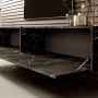 Selsey TV-Hängeboard Bisira, 200 cm, schwarze Marmoroptik mit goldenem Einsatz, offene Klapptüren, unter TV.