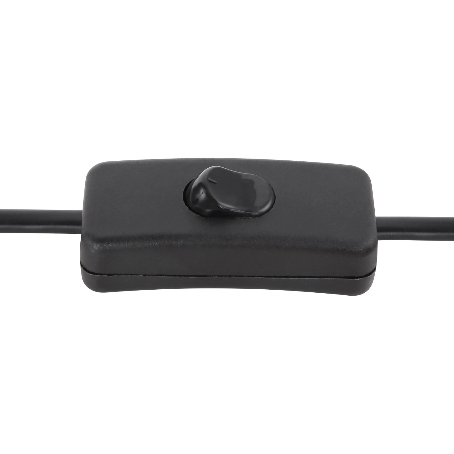 Detailaufnahme des schwarzen Wippschalters am Kabel der Globo Tischlampe Ossi.