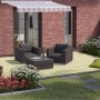 Verlegte, beige Feinsteinzeug Terrassenplatten Manhattan 60x60 cm mit Sitzgruppe auf Terrasse.