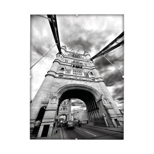 Rahmenloser Bilderrahmen 18x24 cm mit Normalglas, zeigt ein Foto der Tower Bridge in Schwarz-Weiß.