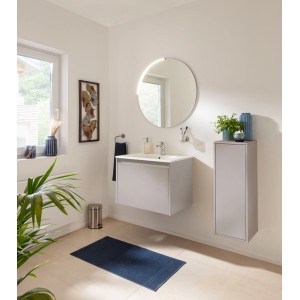 Modernes Bad mit Fackelmann Waschtisch-Set Compact Line in Kaschmir, inklusive Spiegel und Hochschrank.