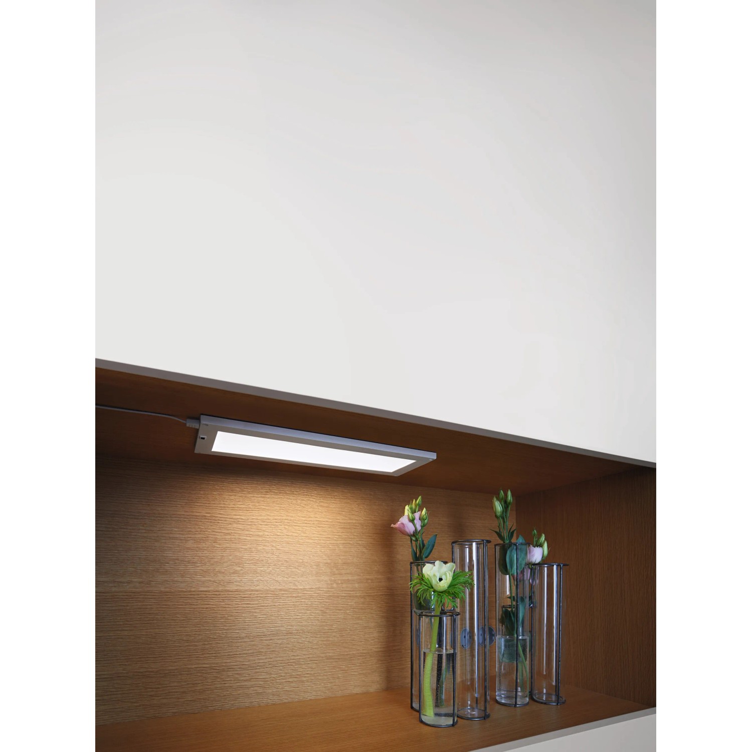 LED-Unterbauleuchte Cabinet Panel von Ledvance, 30x10 cm, Aluminium, warmweißes Licht.