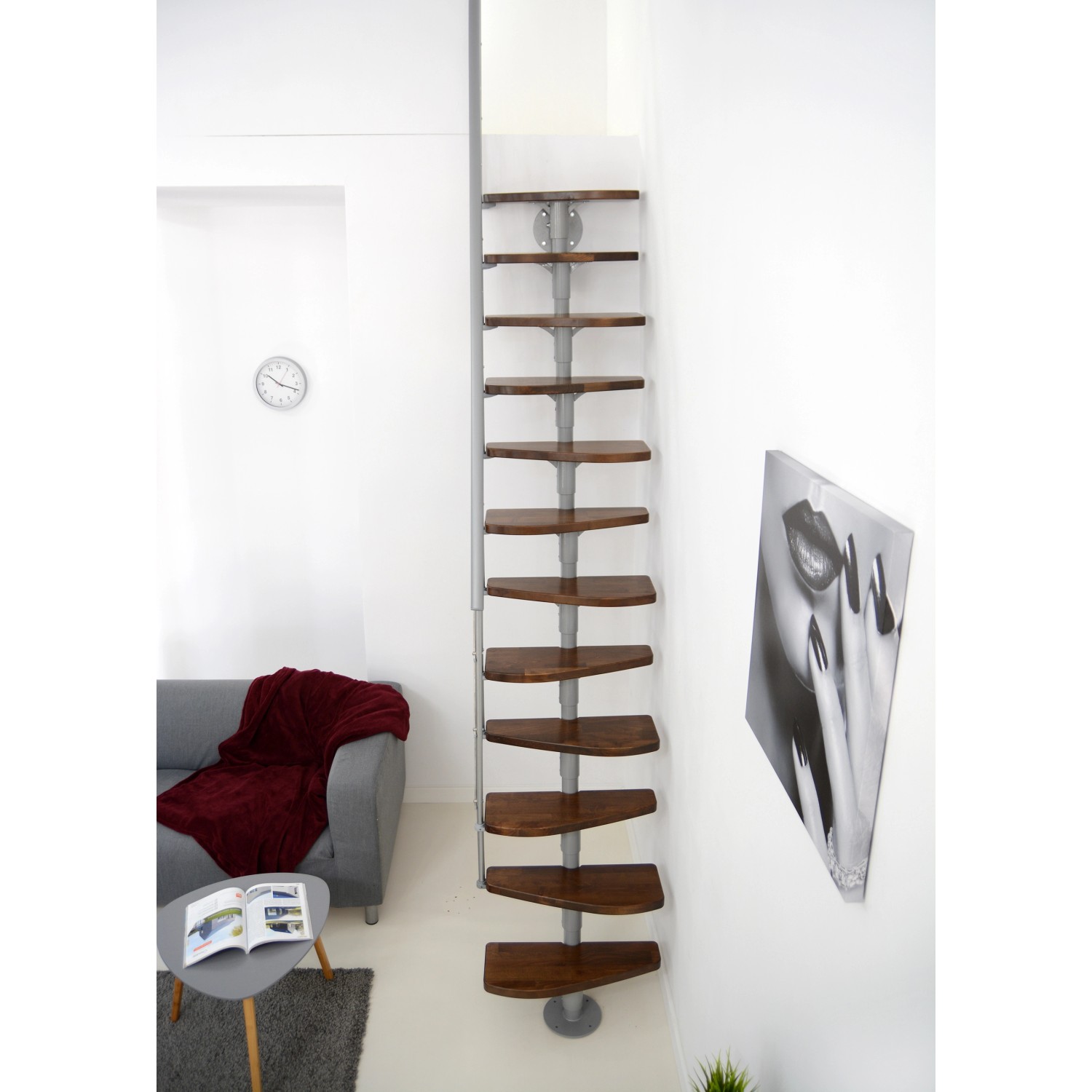 Minka Raumspartreppe Nizza in Walnuss/Grau, platzsparende Innentreppe für Geschosshöhen bis 294 cm.