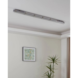 Eglo LED-Leuchtstofflampe G13 Röhrenform 23W an Zimmerdecke.