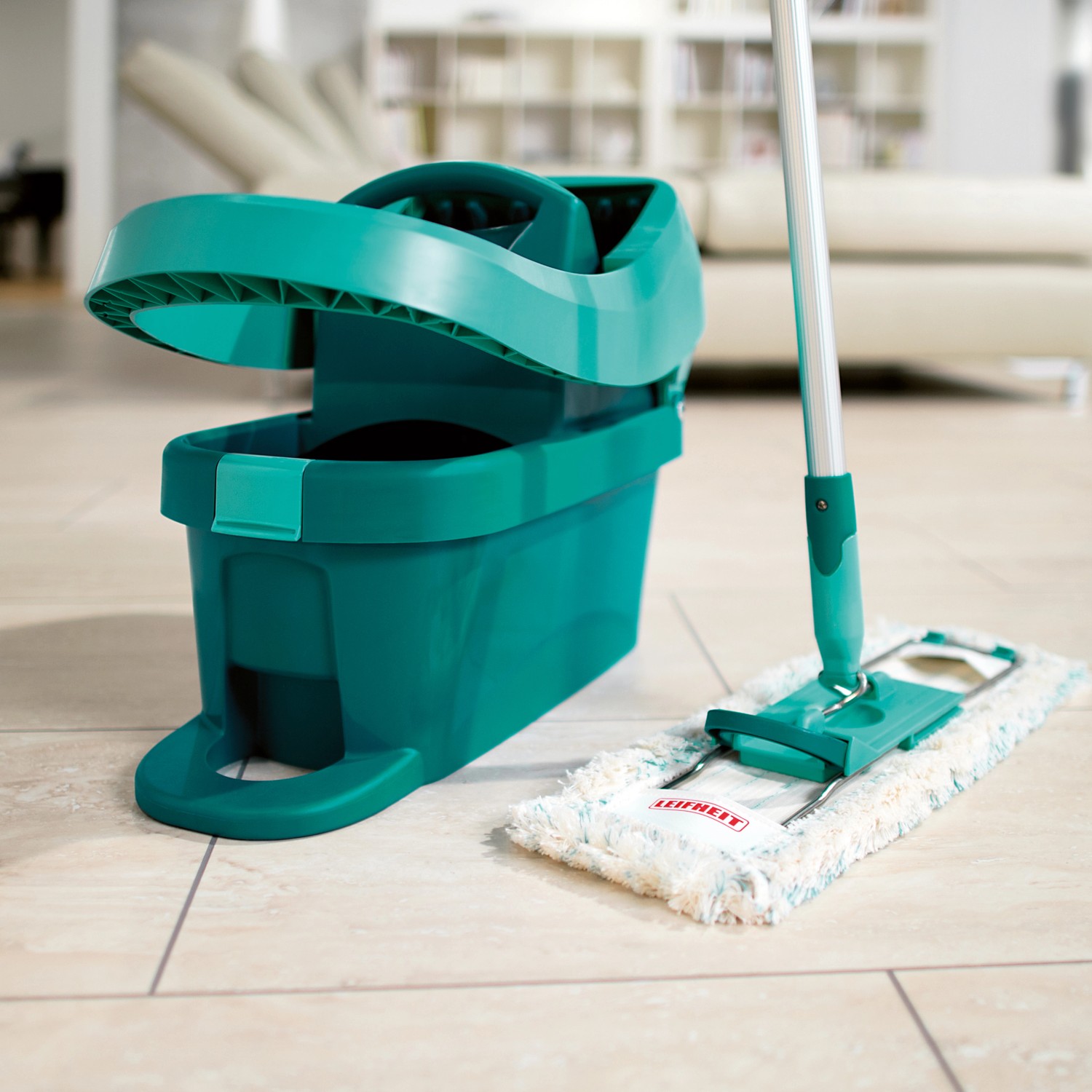 Leifheit Bodenwischer mit Wischtuchpresse und Eimer, Reinigungsgerät für Fliesen und Steinböden.
