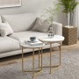 HOMCOM Beistelltisch-Set: 2 runde Tische mit weißer Marmoroptik und goldenem Stahlgestell im Wohnzimmer.