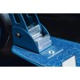 Detail des blauen Six Degrees Aluminium Scooters: Klappmechanismus und strukturiertes Deck. Sport & Fitnessgerät.