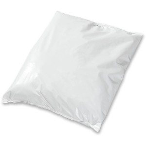 Gefüllter, weißer Sandsack (ca. 40x55cm) zum Hochwasserschutz von Scherf.