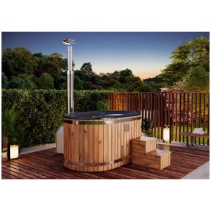Finntherm Hot Tub Malmö aus Thermoholz mit Treppe und Ofen im Garten.