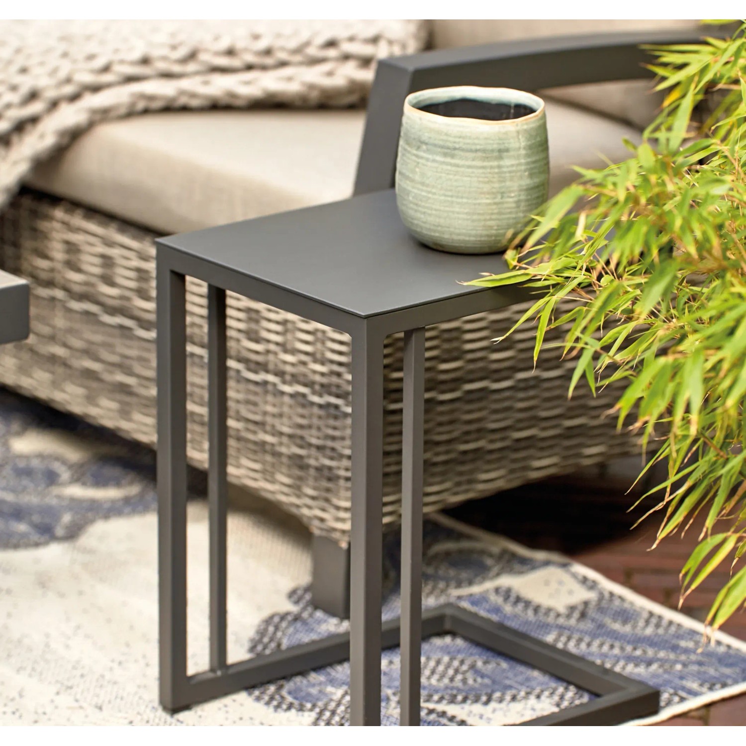 Rechteckiger, anthrazitfarbener Siena Garden Gartentisch Ramo, 33,5x40 cm, ideal für Balkon & Garten.