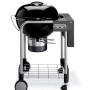 Weber Holzkohlegrill Performer GBS Ø 57cm mit Arbeitsfläche und Wagen.