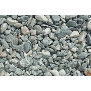 Nahaufnahme von Grün-weißen Engelssteinen (15-25 mm) als Zierkies.