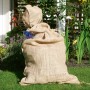 Zwei Jutesäcke (50 kg) im Garten, ideal als Winterschutz und zur Aufbewahrung.