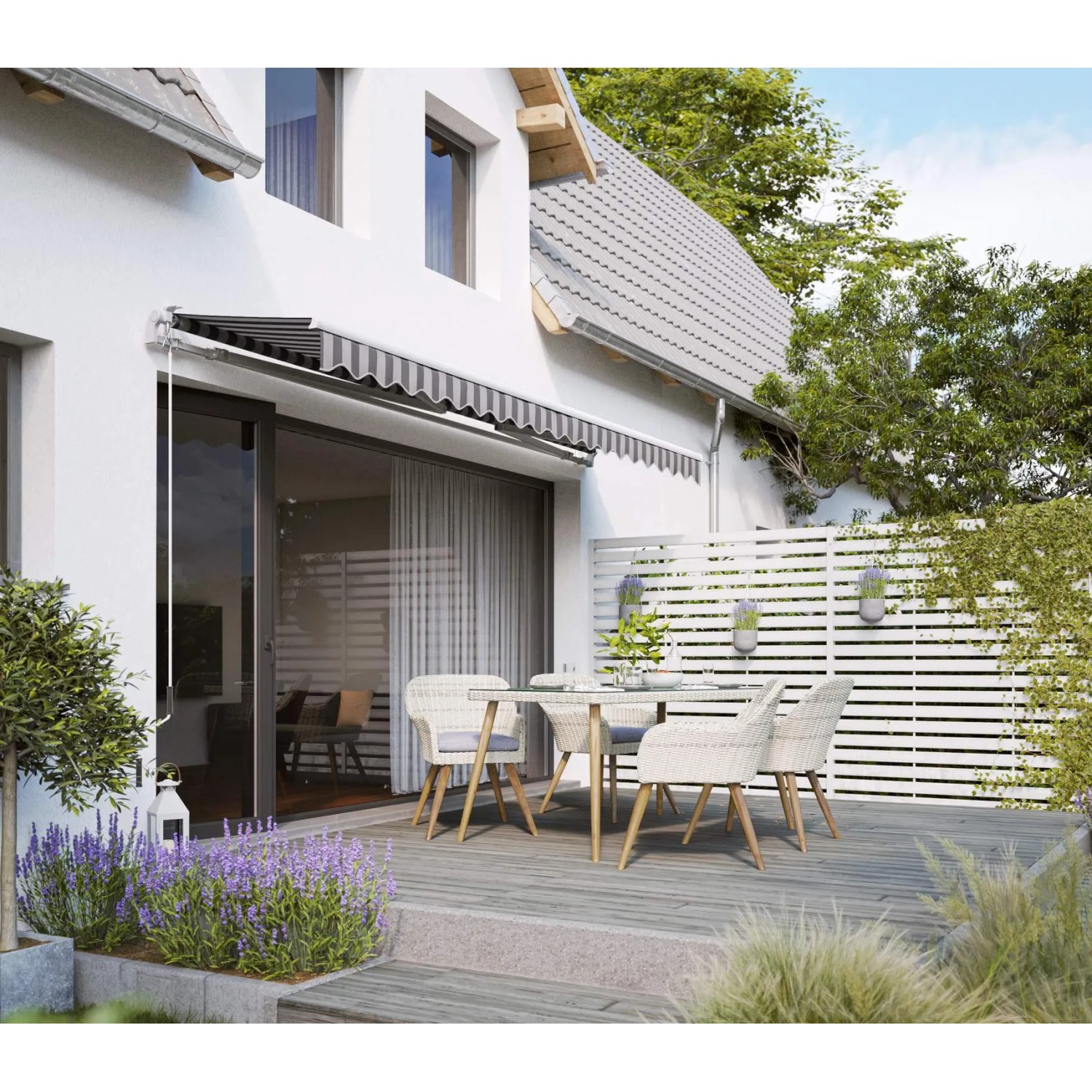 Gelenkarmmarkise Aventura 3x2m Grau-Weiß am Haus mit Sitzgruppe auf Terrasse.