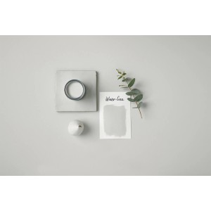 Rust-Oleum Kreidefarbe Küchenmöbellack Winter-Grau, matte Optik. Farbmuster, Farbdose und Deko.