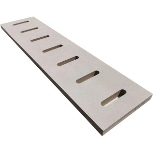 Poolrandstein aus Feinsteinzeug mit Überlauf, 14,5x100x2cm, in Sonderanfertigung.