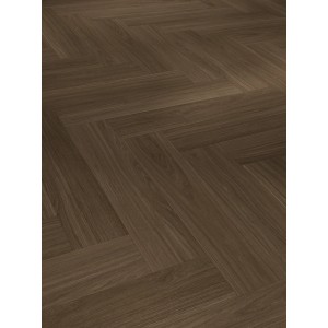 Dunkelbrauner Parador Vinylboden Trendtime 3 SPC Oxford Eiche in Fischgrätmuster mit seidenmatter Struktur.