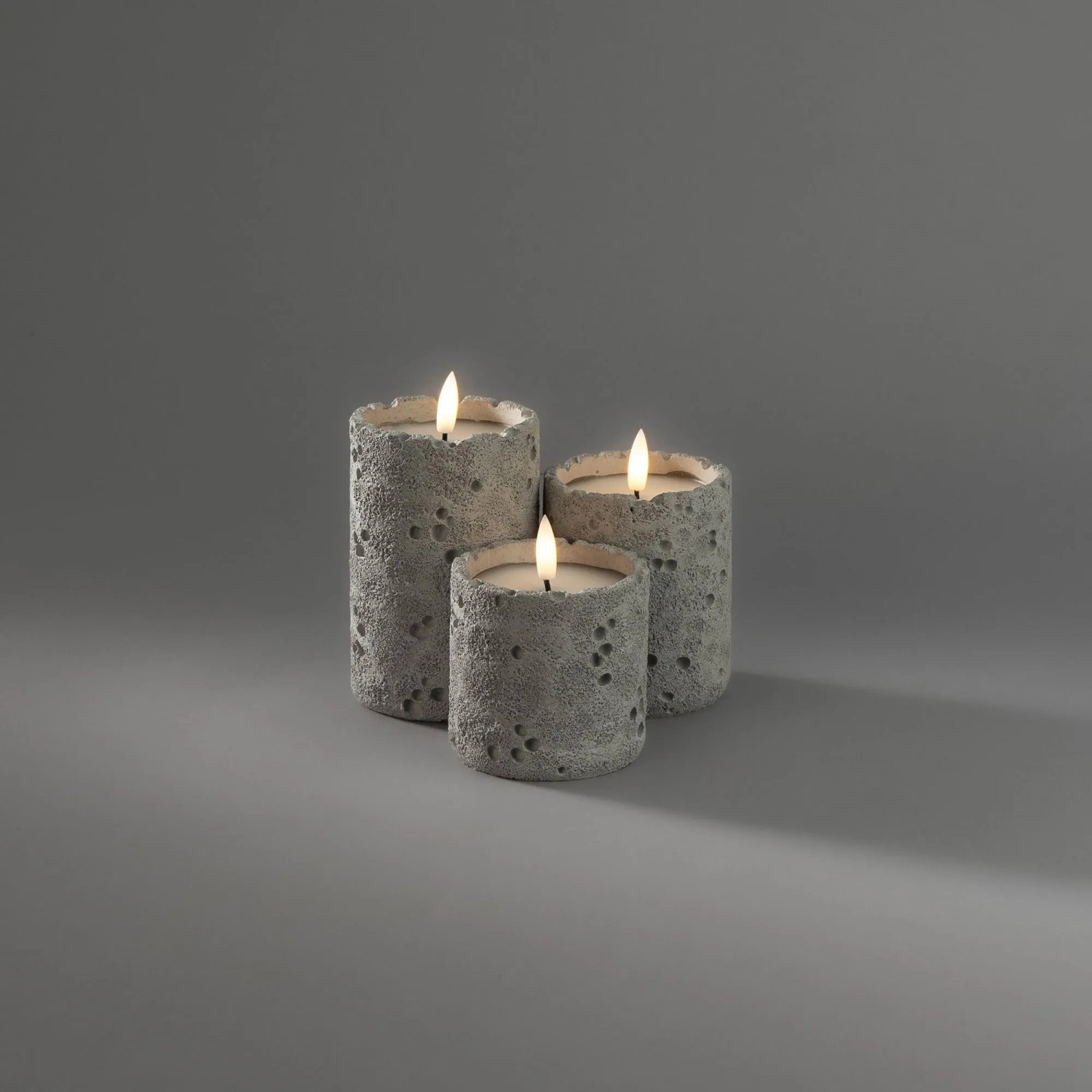 Konstsmide LED Kerze Betonoptik für Innen Ø 8 cm x 7,8 cm Grau kaufen bei OBI