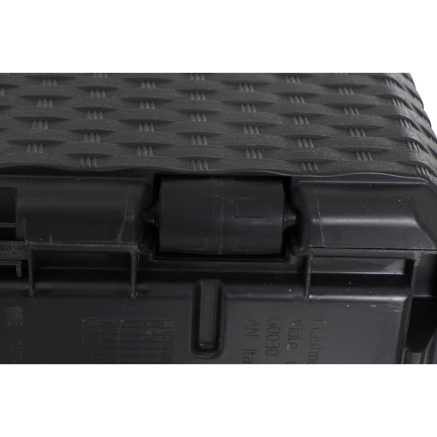 Detailaufnahme: Anthrazitfarbene Toomax Kissenbox Portonovo mit Rollen.