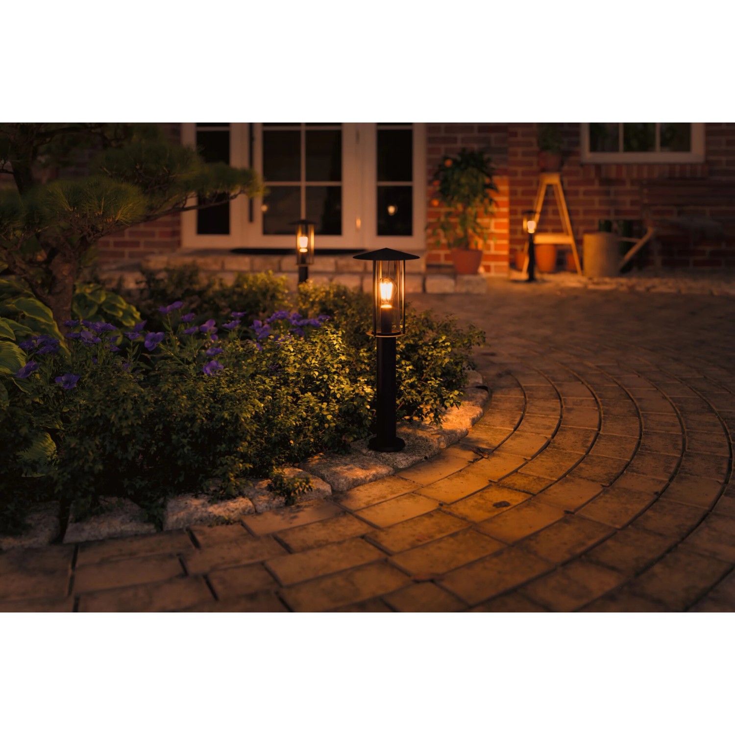 Paulmann Outdoor-Pollerleuchte Classic, schwarz, mit warmem Licht für insektenfreundliche Beleuchtung von Wegen.