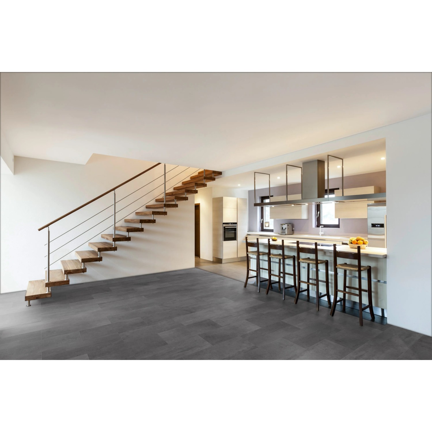 Modernes Wohnambiente mit Classen Neo 2.0 Vario Nero Dekor-Paneelen in Steinoptik.